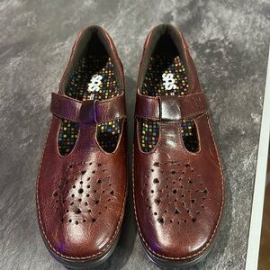 NWOT SAS Willow Slip On Loafer Walnut Brown EZ Strap Walking Shoe Size 12 M